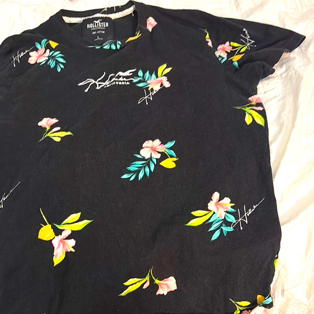 Hollister Black and Pink Floral Short Sleeve Tee